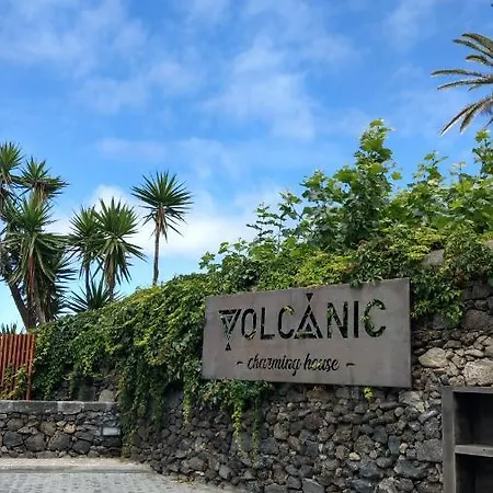 בית הארחה Volcanic Charming House 4*