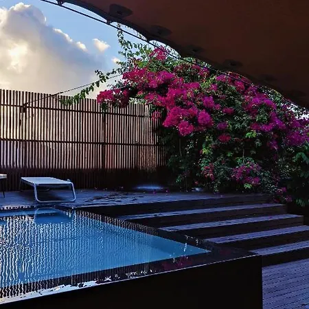 בית הארחה Volcanic Charming House