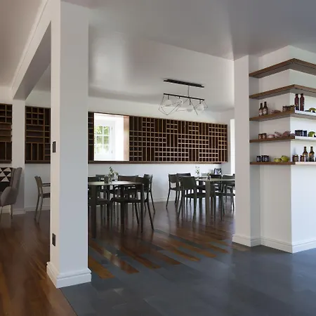 Πανσιόν Volcanic Charming House 4*