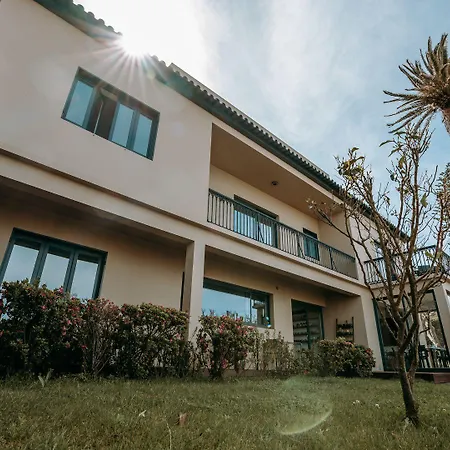 Πανσιόν Volcanic Charming House 4*