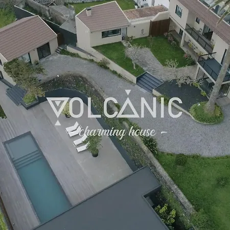 Πανσιόν Volcanic Charming House 4*